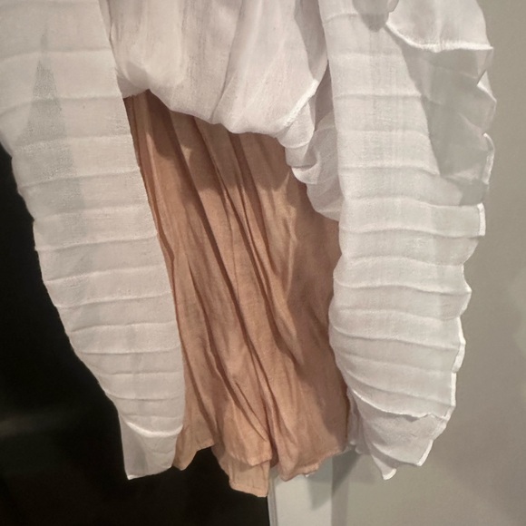 Mini, backless, pleated white sundress, BCBG - Picture 3 of 3